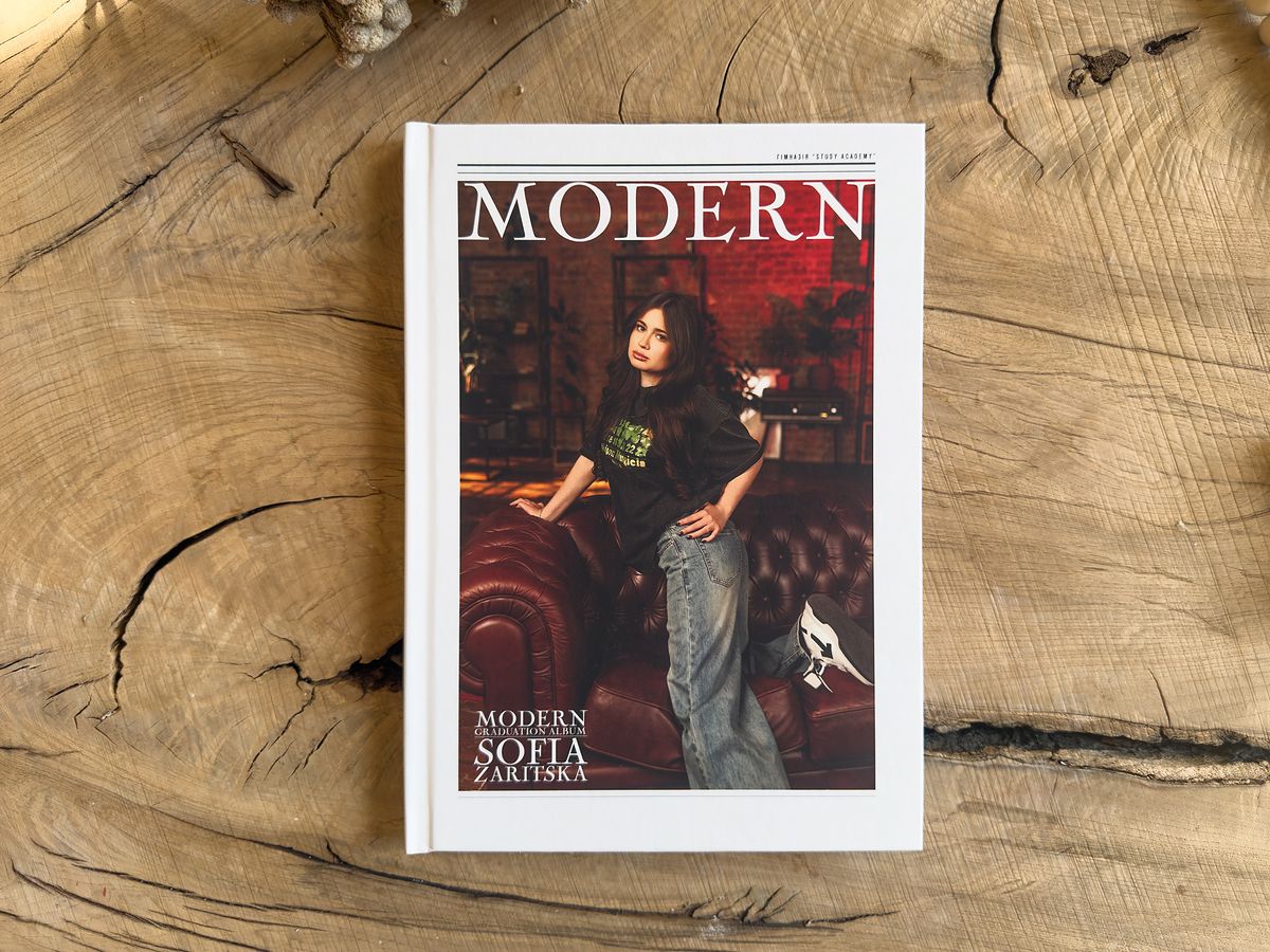 Обкладинка альбому MODERN — портрет учня на титульній сторінці