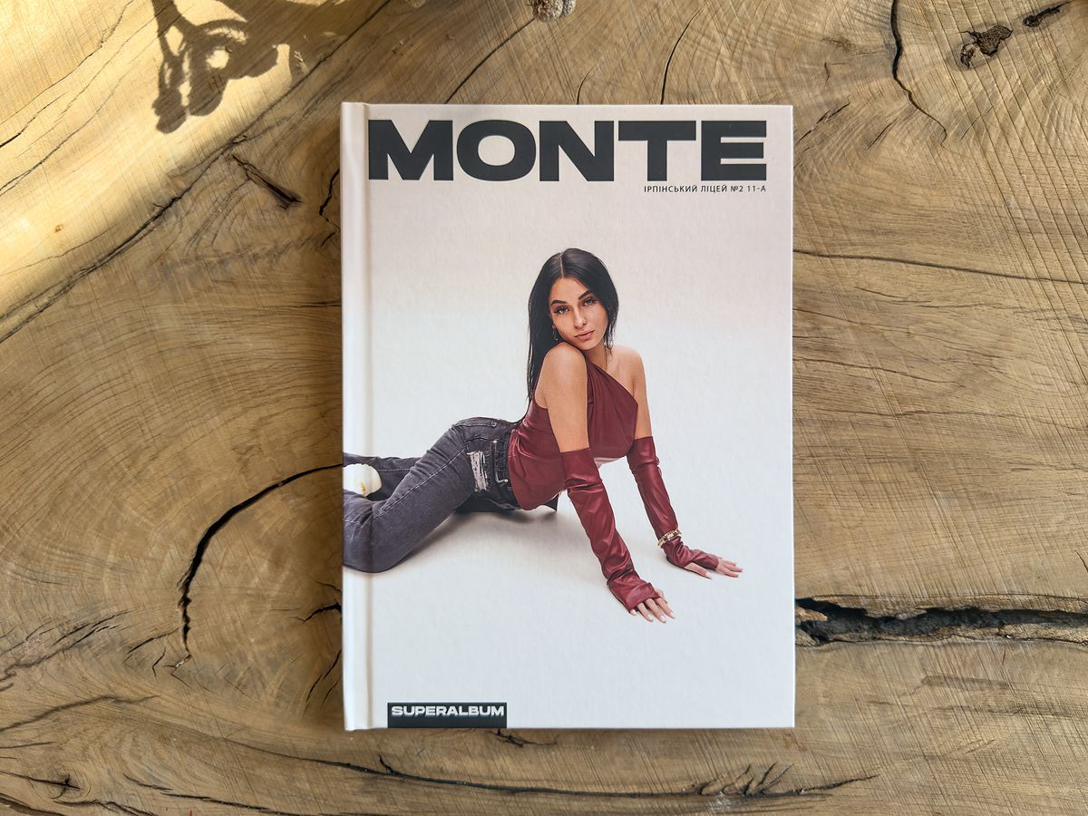 Обкладинка альбому MONTE — портрет випускниці на світлому фоні